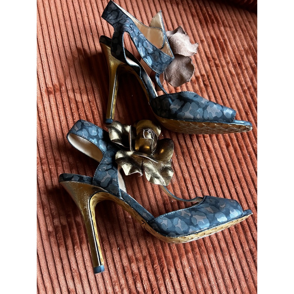 Betsey Johnson Heels Womens Size 9 Blue Leopard Good Metallic Rose T-Strap - Picture 2 of 8